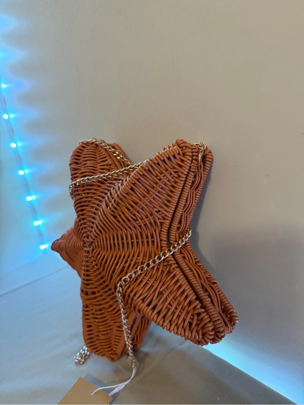 Tommy Bahama Woven Star Bag in Rust Brown with Gold Chain - Picture 4 of 4